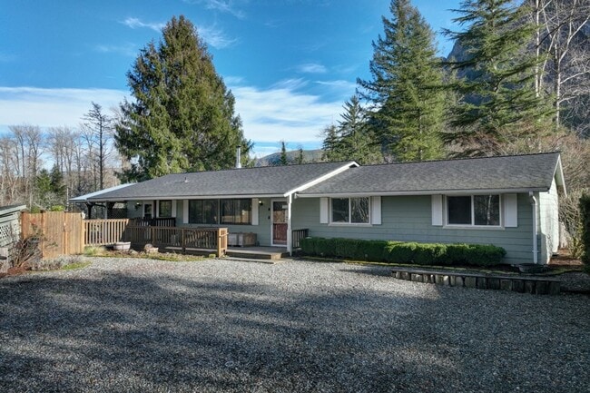 Building Photo - 3bd/2ba North Bend House