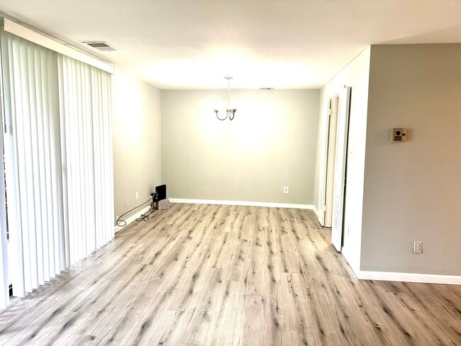 Photo - 3358 Huntley Square Dr Unidad B2