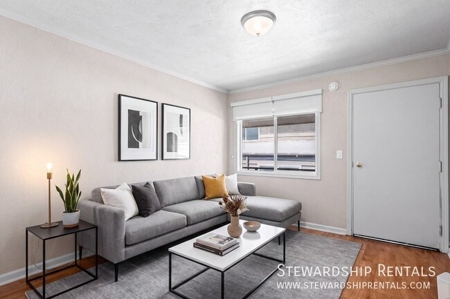 Building Photo - 1827 Harris St Unit 301 (B1)