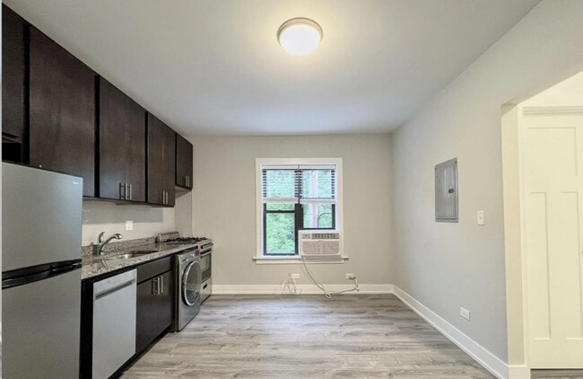 437 W Belden