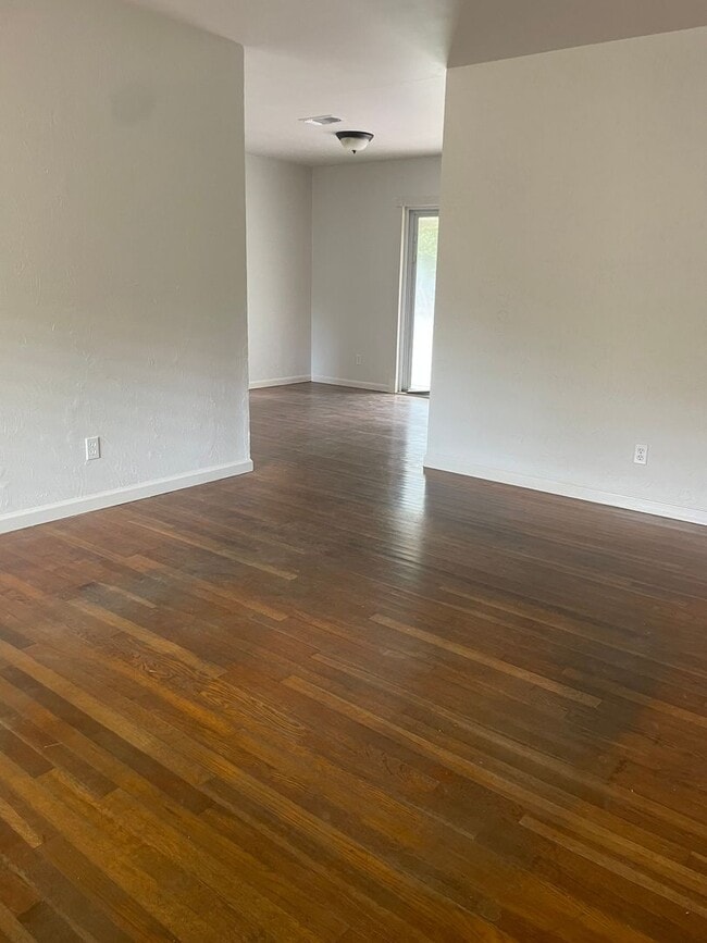 Photo - 540 Templehill St