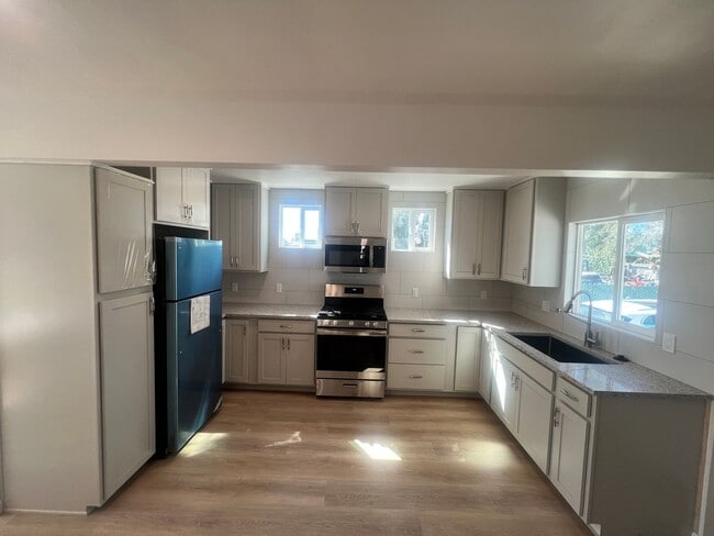 FULLY REMODELED 3BR/2BA HOME in Spring Valley - FULLY REMODELED 3BR/2BA HOME in Spring Valley