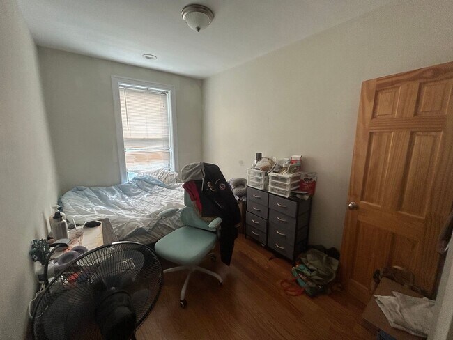 Photo - South End / Lower Roxbury 4 Bed – In-Unit Laundry – Porch – No Fee