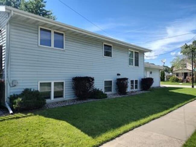 Building Photo - 1105 Arthur Ave