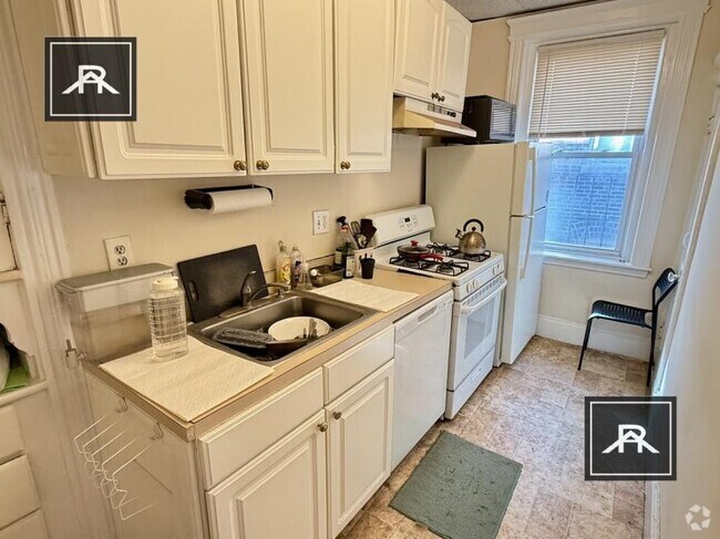 Building Photo - 2 bedroom in Allston MA 02134 Unit 8 Rental