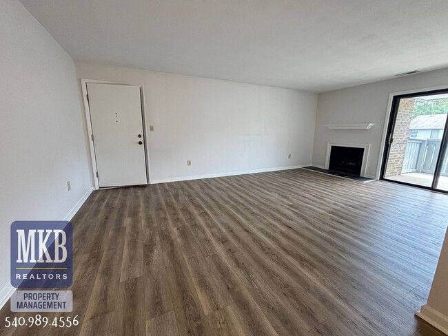 Photo - 2527 Gatehouse Ln