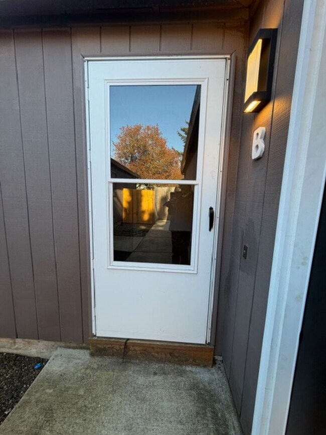 Building Photo - MIN912 Unit B