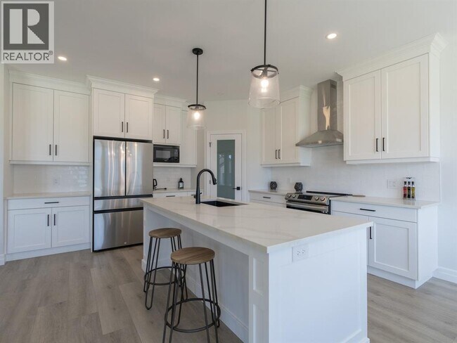 Photo - 624 Sweetbay Cres