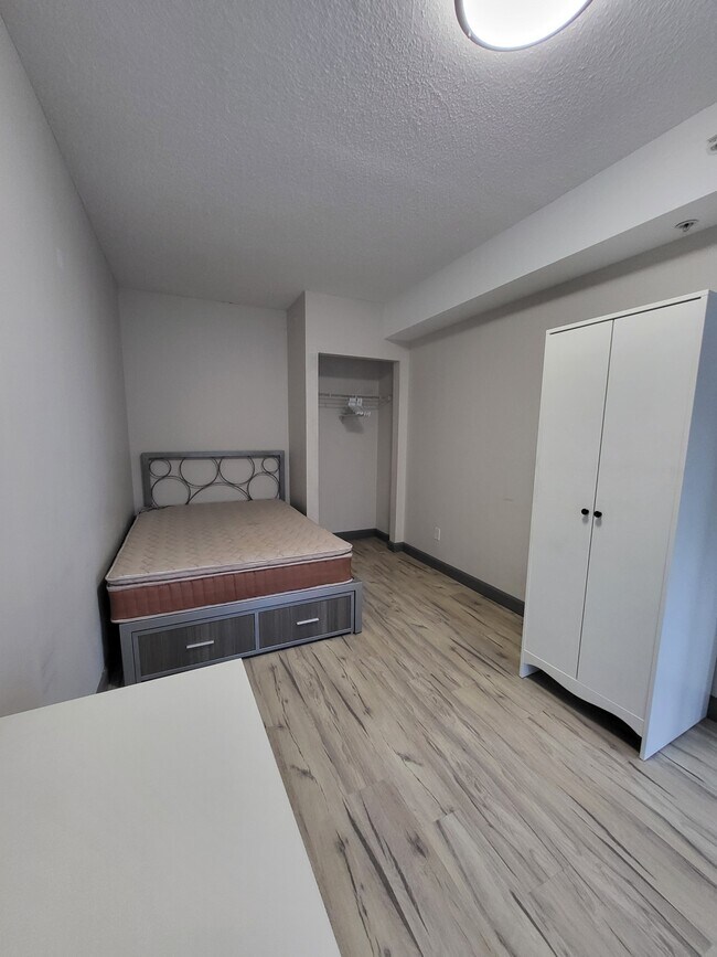 Photo - 258A-258A Sunview St