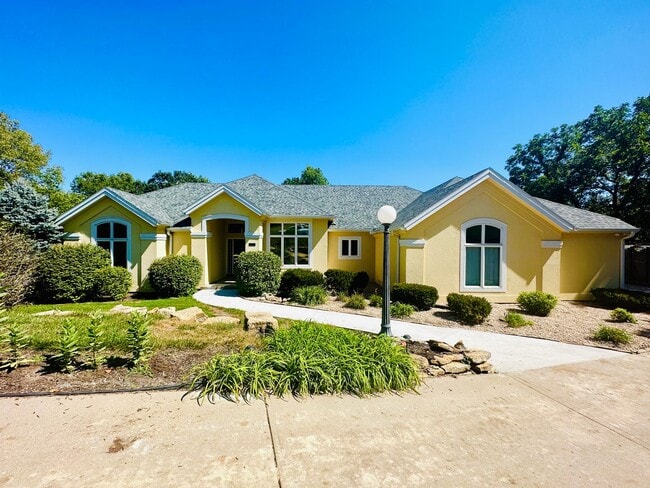 Building Photo - {6411} Enchanted Lake Estates + Updated Kitchen, Fresh Paint Throughout + Main Floor Primary Bed...