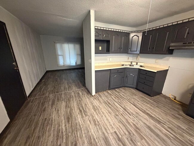 Photo - 1102 Harmon-