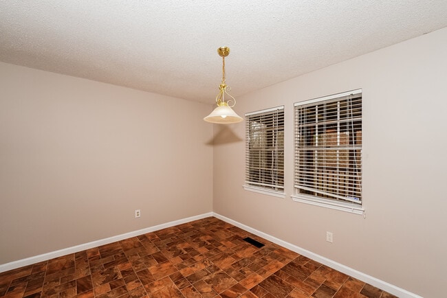 106 Twin Lakes Rd