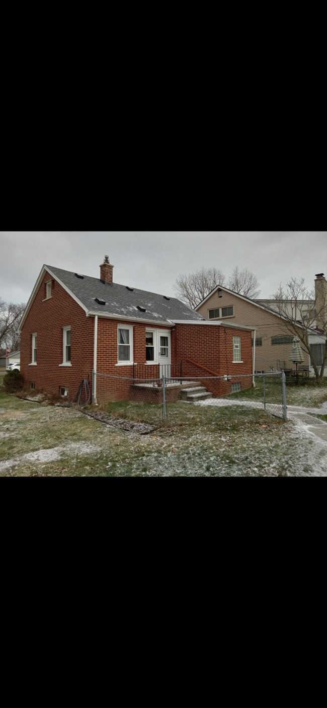 Photo - 21708 E 10 Mile Rd