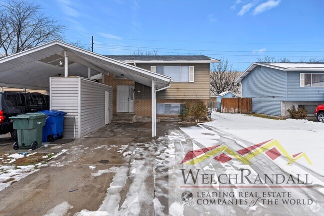 Building Photo - Charming 2 Bed 1.5 Bath Townhouse in West ...