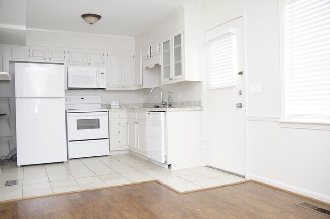 Photo - 813 Linbard Ln