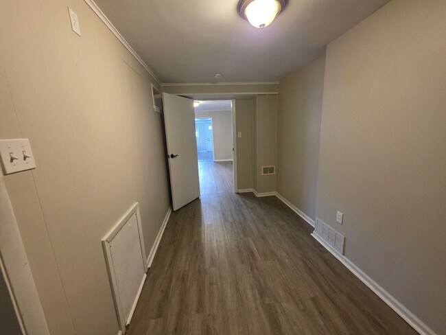 Photo - 4 Bedroom, 2 Bathroom House in the South Side!