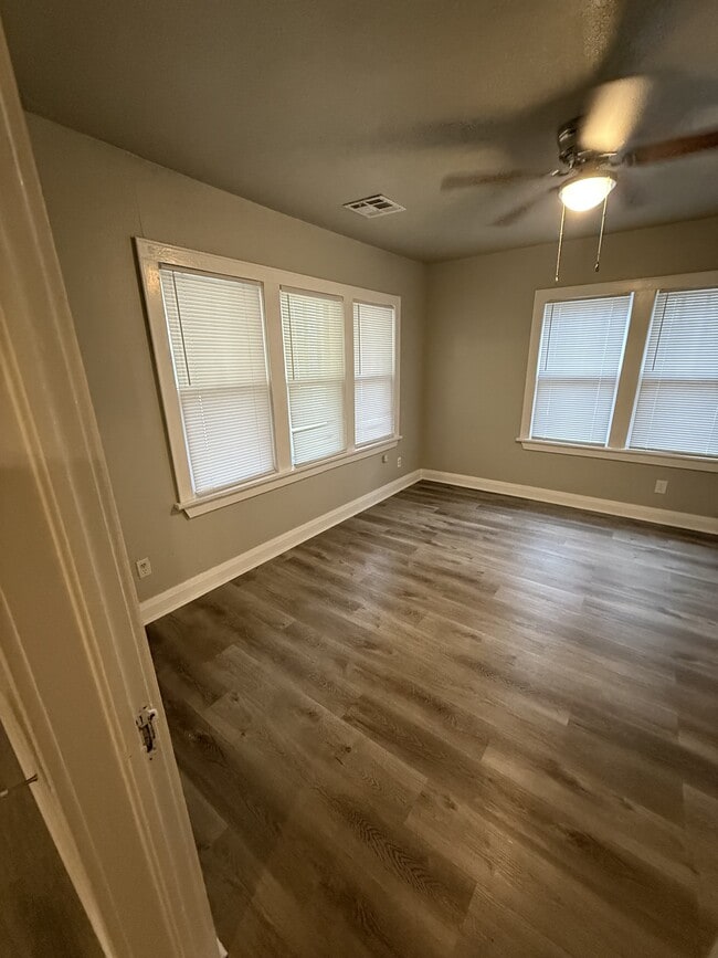Photo - 207 S Center St