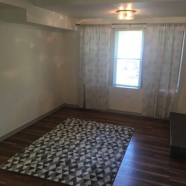 Building Photo - 10912 S Avenue J Unit Garden apartment