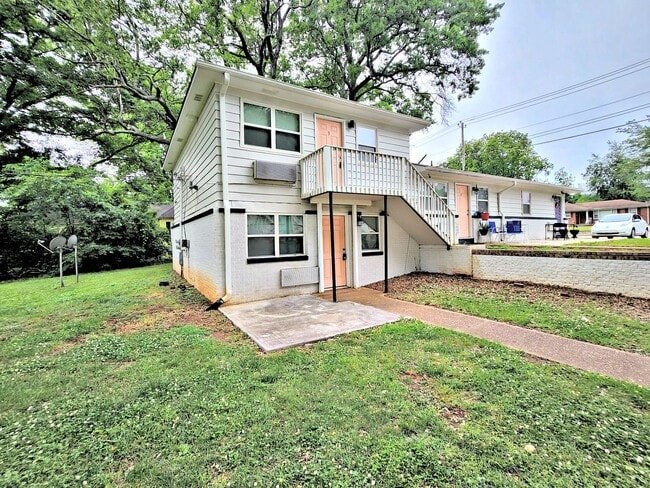 Building Photo - 1504 Oakwood Ave NE Unit 4