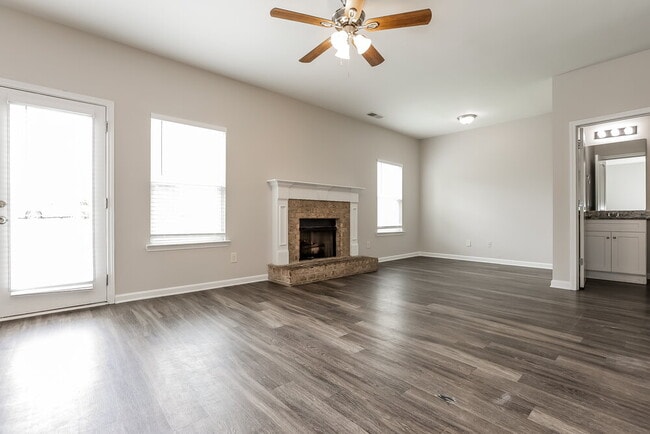 Photo - 326 Crescent Woode Dr