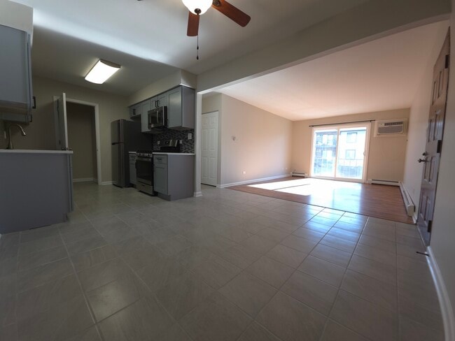 Building Photo - 412 E Bailey Rd Unit 104