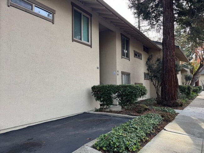 Photo - Beautiful upper level 1 bedroom, 1 bath unit in Station West Unit 160