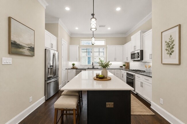Photo - 734 N Shepherd Dr
