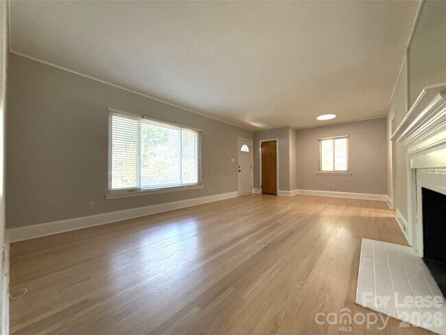 Photo - 932 Hickory Nut St