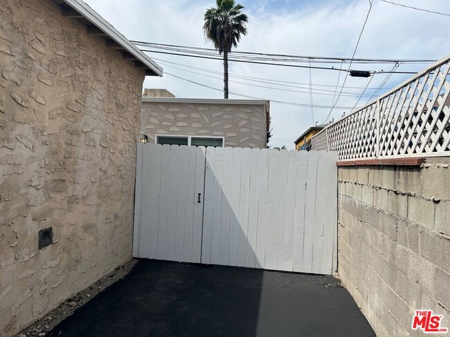 Photo - 228 E Avenue 42