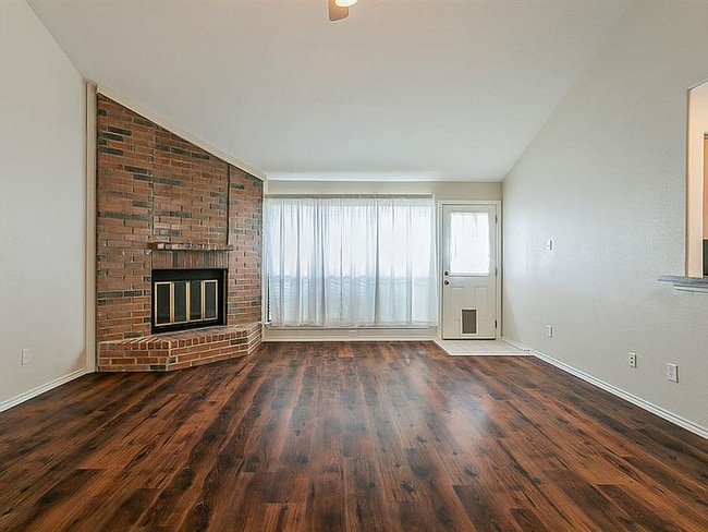 Photo - 825 Shannon Dr