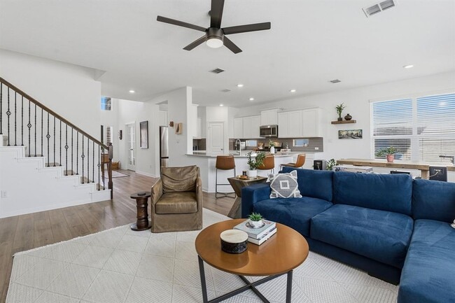 Photo - 209 Zamora Xing