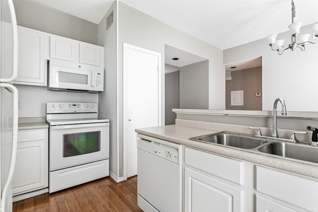 Photo - 2002 N Fitzhugh Ave Unit 1