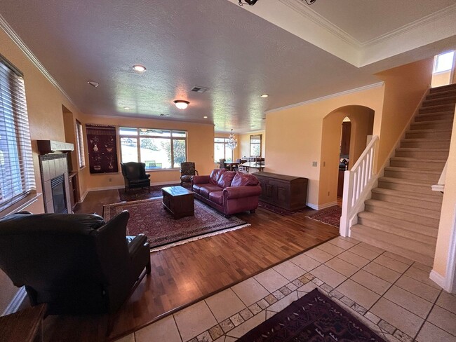 Photo - Gorgeous 4 Bedroom in Desirable East Misso...