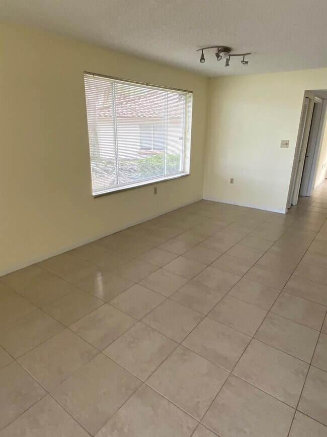 Photo - 12104 Glenmoor Dr Unit 12104