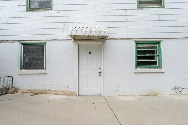Photo - *SPECIAL: $500 off first month | $1061 - 1BR/1BA Pet Friendly Duplex Near Garden of the Gods Park