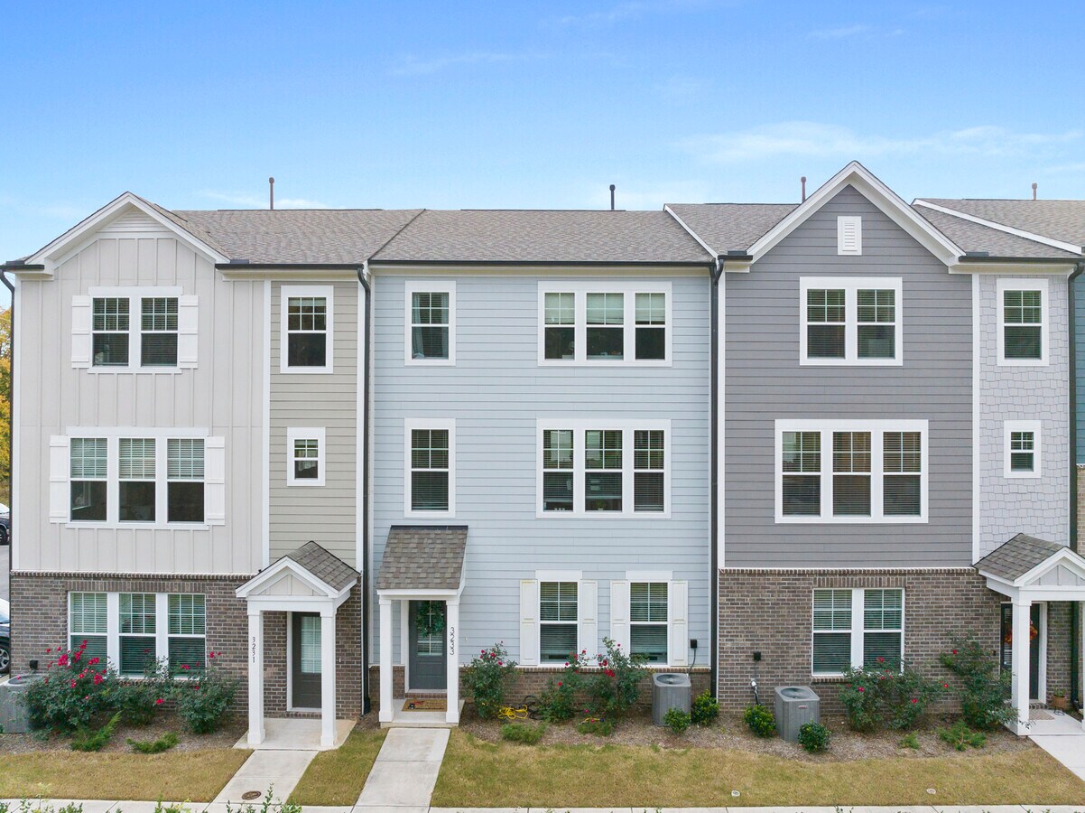 Photo - 3323 Lynn Rd