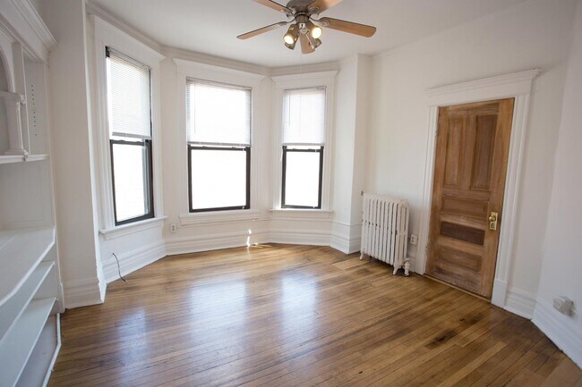 Photo - 5401-5403 S. Woodlawn Avenue