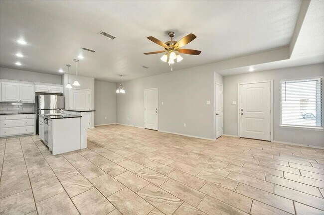 Photo - Your Perfect Rental Home Awaits! Short Ter...