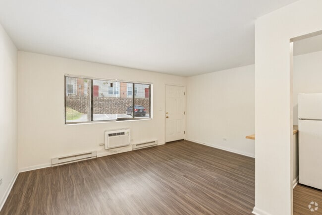 1BR, 1BA - 563SF - Living Room