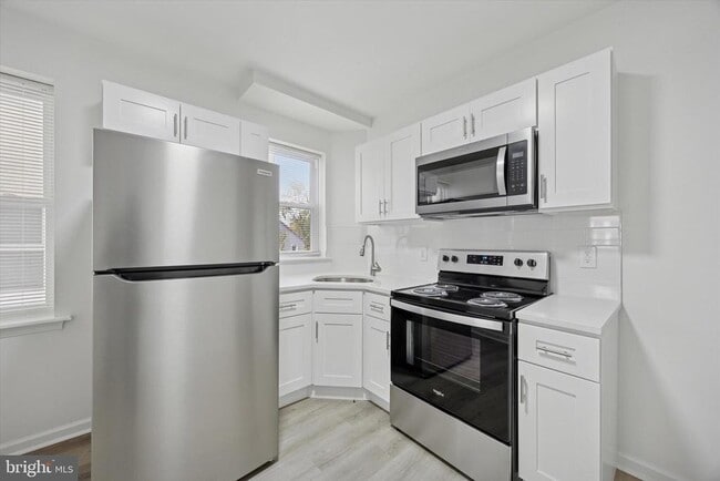 Building Photo - 452 Mechanic St