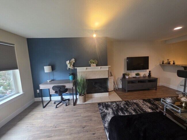 Photo - 300 N 130th St