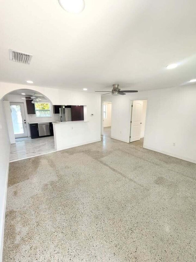 Photo - 505 NE 3rd Ave