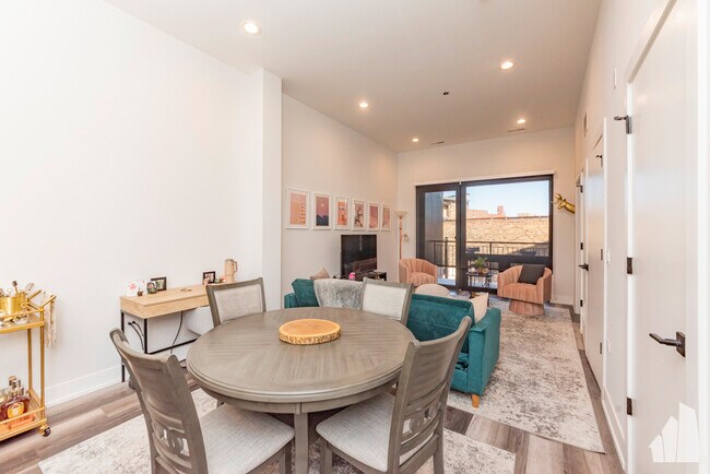 Building Photo - 2317 North Clark-208 Unit 208