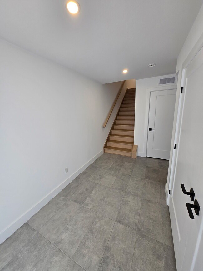 Photo - 4255 Lismer Ln