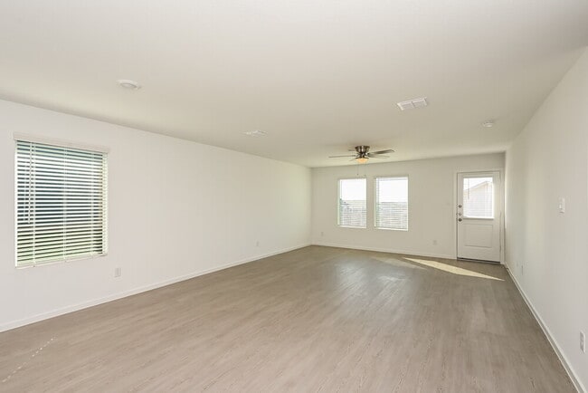2213 La Vis Ln