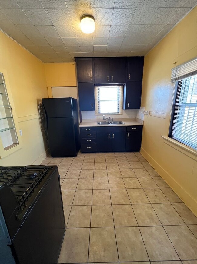 Photo - 1516 E 8th St