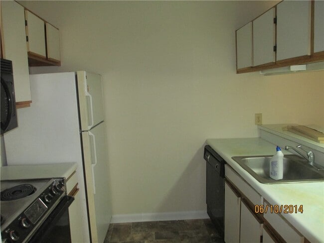 Photo - 220 Elm St Unit 204