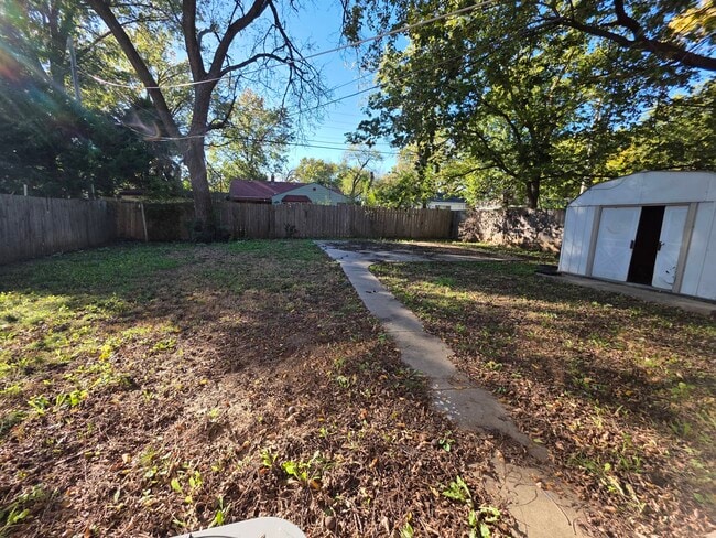 Building Photo - 1945 S Battin St
