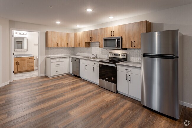 2BR, 1BA - 924SF - Kitchen