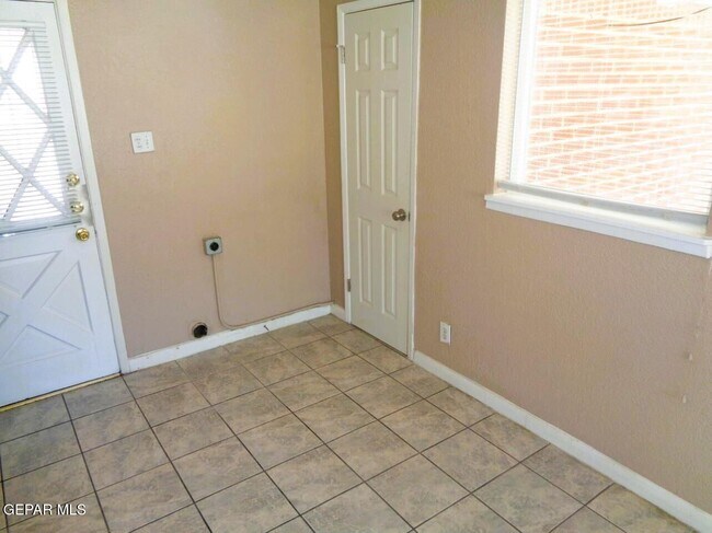 Photo - 8724 Polaris St
